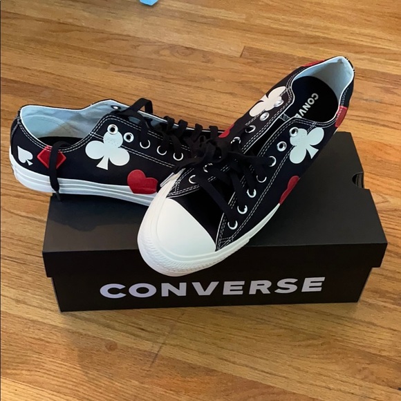 Low Top Chuck Taylor Converse